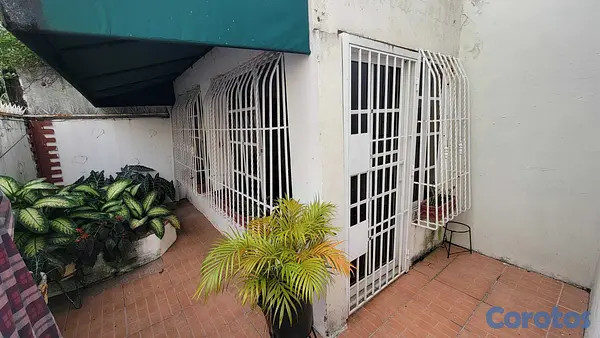casas - Vendo  amplia casa en el PORTAL en el Mirador Sur  4
