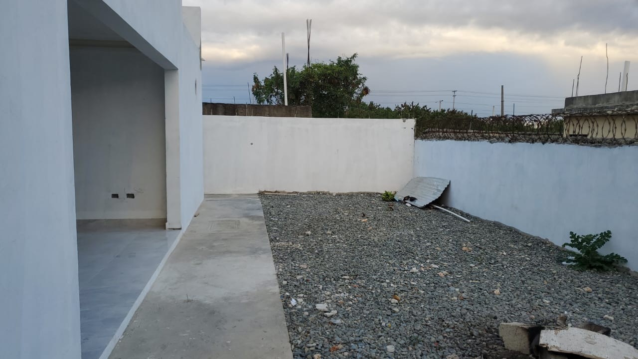 Casas de dos niveles con patio para piscina (Residencial 335) 1