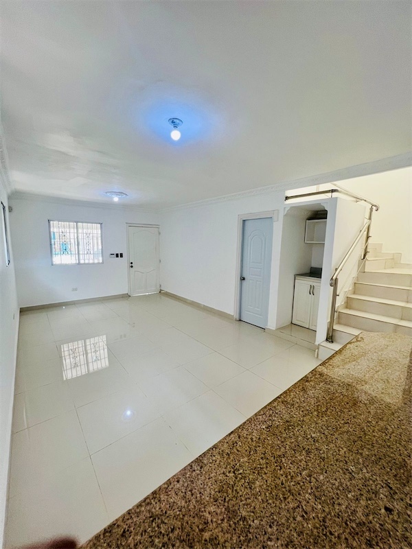casas - Venta de hermosa casa próximo a la Charles de Gaulle Santo Domingo este  3