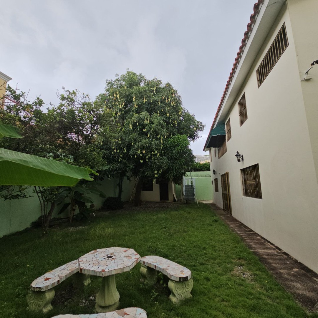 casas - Venta de Casa en La Castellana con Patio Zona Residencial 5