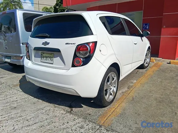 carros - Chevrolet Sonic LS Hatchback 2015 Mecanico  4