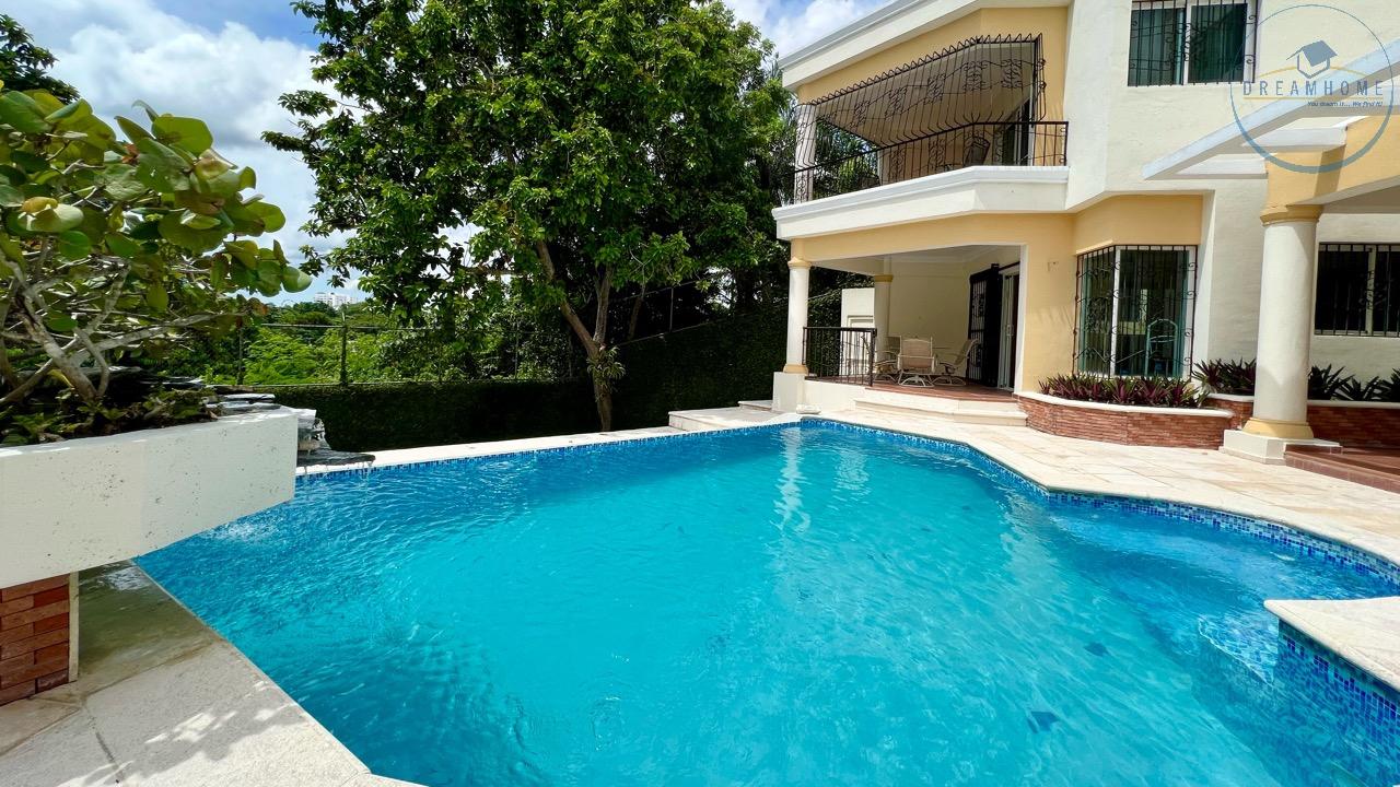 casas - Residencia en Venta con Impactante Vista a Áreas Verdes ID 728