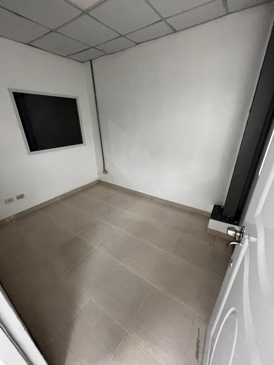 oficinas y locales comerciales - Alquilo Nave 1,300 en Santiago de los Caballeros  7