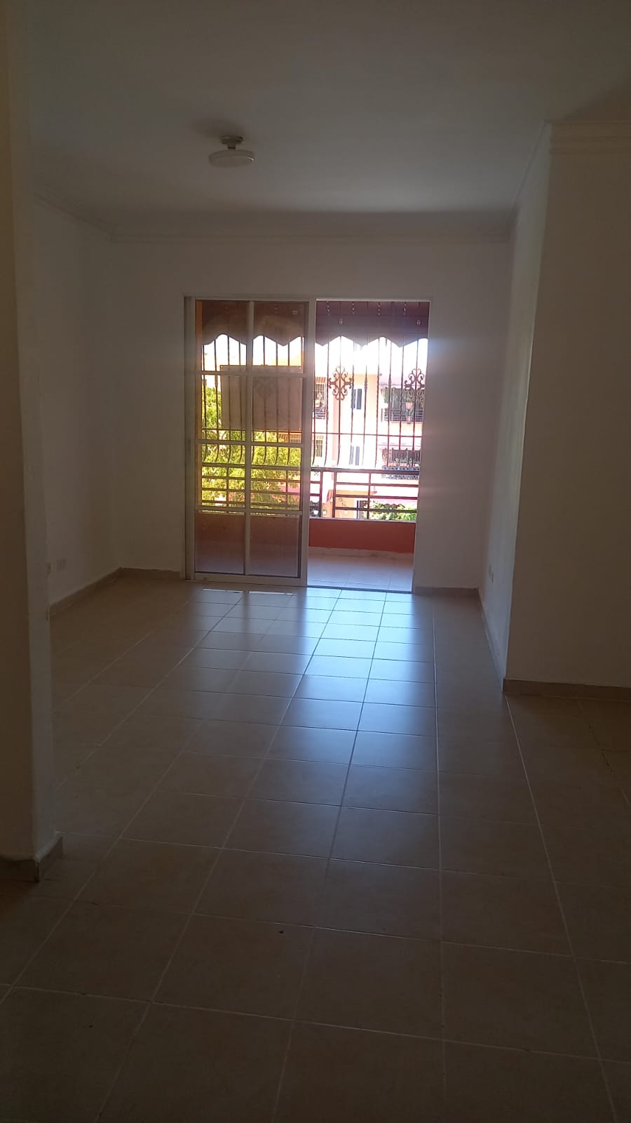 apartamentos - ALQUILO APARTAMENTO EN VILLA LOS MILAGROS DE 3 HABITACIONES AV. JACOBO MAJLUTA. 6