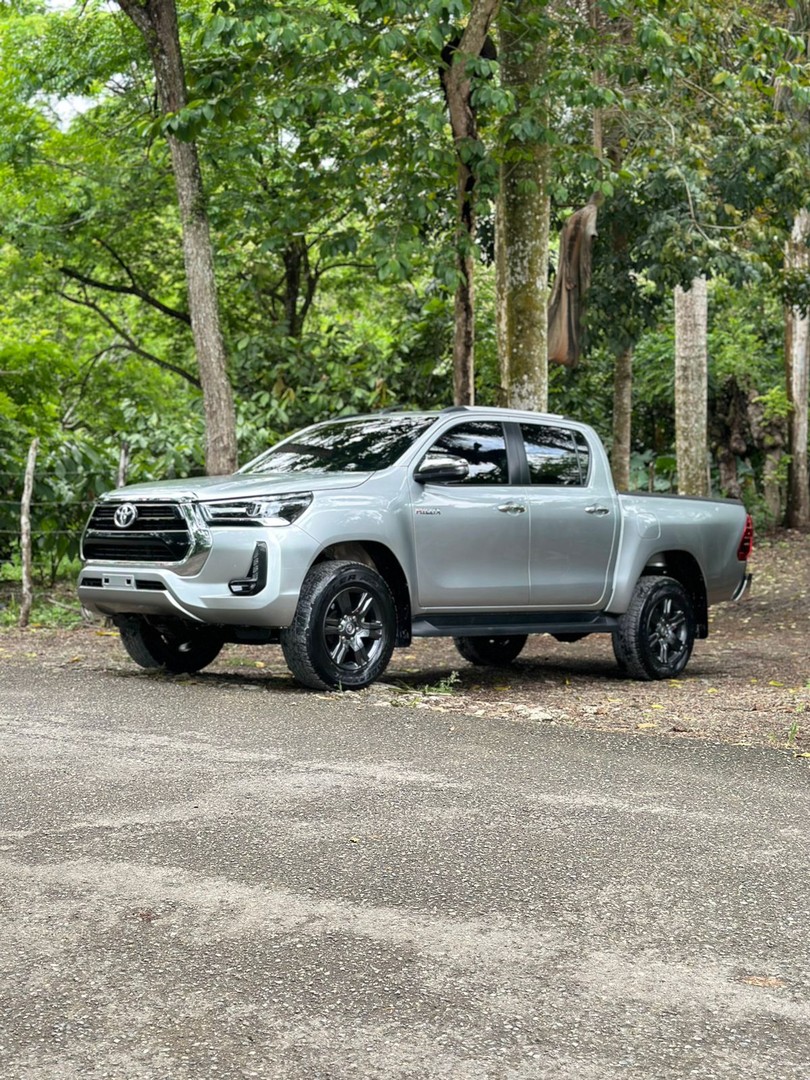 jeepetas y camionetas - Toyota Hilux SRV Limited 2022 4