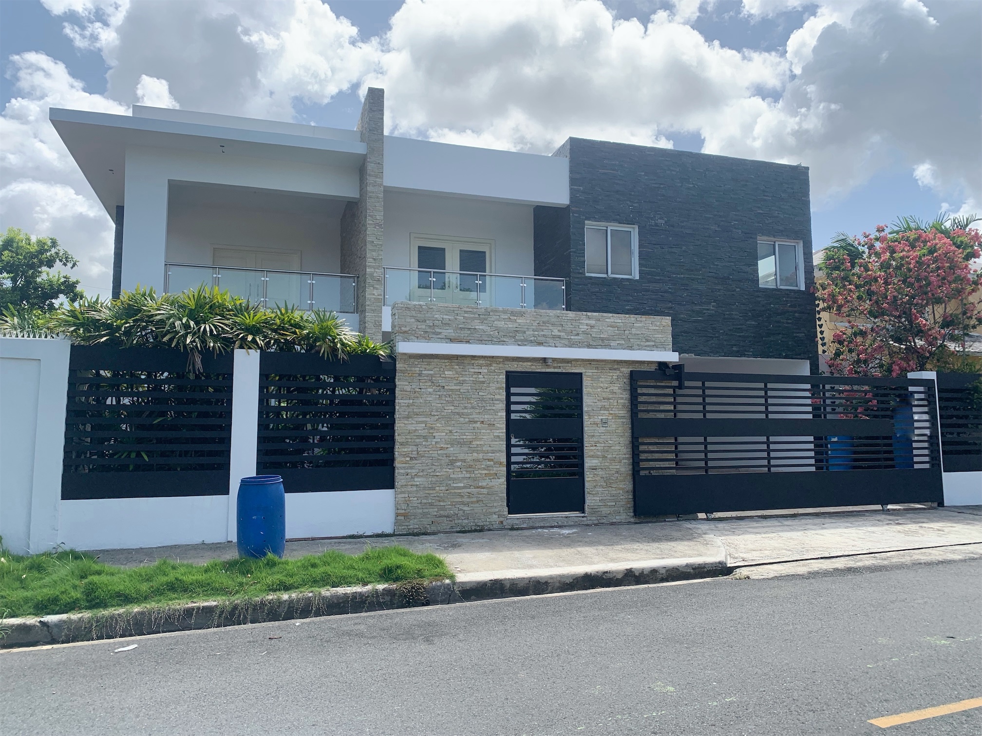 oficinas y locales comerciales - Propiedad en alquiler Prados  3