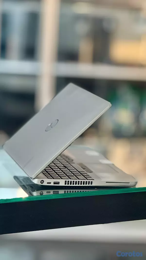 computadoras y laptops - Dell Precisión 3550 i5 10ma gen 15.6” 4K 2