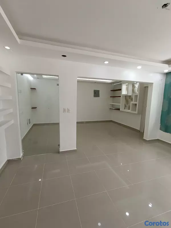 oficinas y locales comerciales - Av. Enriquillo Local en 2do nivel 120mts 5