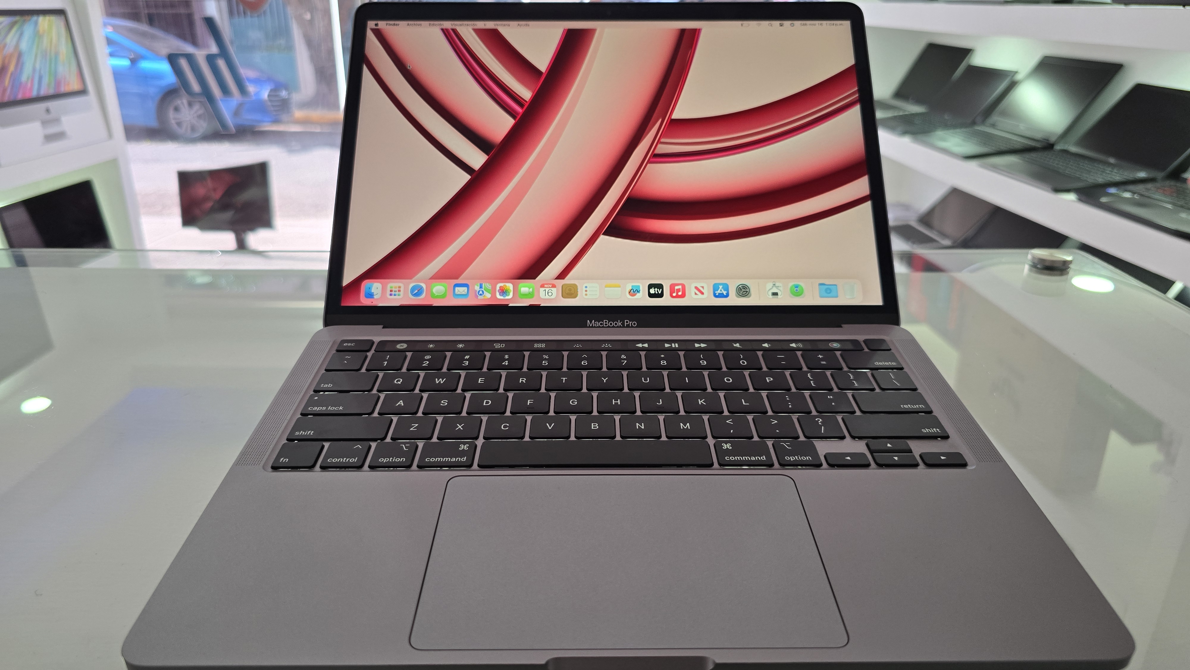 computadoras y laptops - Macbook pro Retina 13.3 Pulg Core i7 Ram 32gb ddr4 Disco 512gb SSD año 2020 0