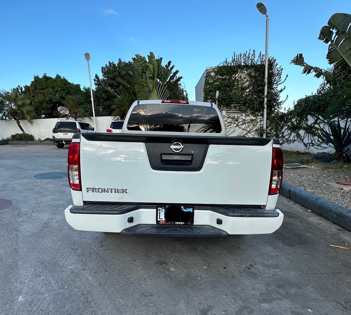 jeepetas y camionetas - Nissan frontier cabina y media 2018 2
