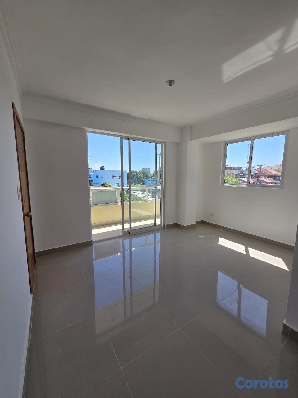 apartamentos - vendo piso 4 independencia Miramar tres hab balcón dos baños parqueo techado  1