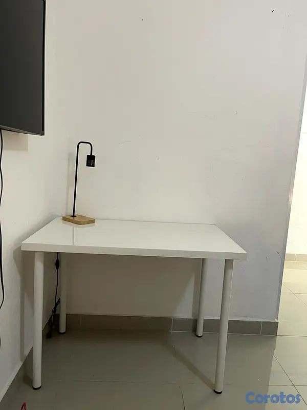 muebles y colchones - Se vende escritorio blanco para trabajar o estudia 2