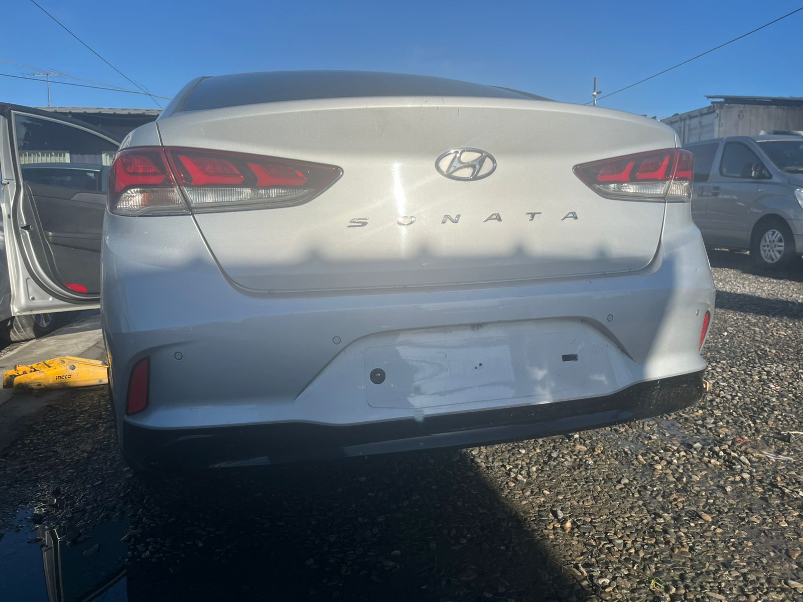 carros - HYUNDAI NEW RISE BLANCO AÑO 2018 DESDE: RD$710,000 3