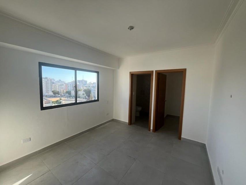 apartamentos - Apartamento en alquiler #24-565 piso alto, ascensor, excelente ubicación. 2