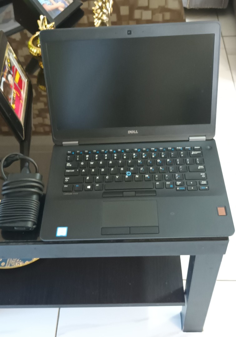 Laptop Dell E7470 i5 2.4Ghz 16GB DDR4 256GB SSD M2 Win-10 Pro portatil

