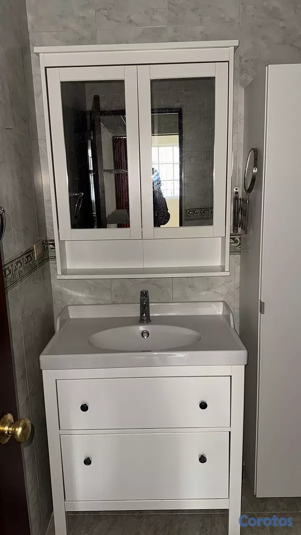 muebles y colchones - Mueble de baño con lavamanos  2