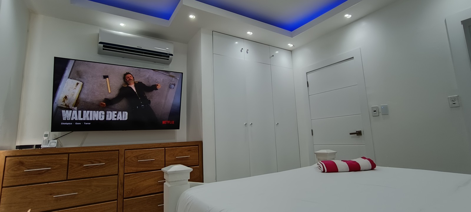 apartamentos - Airbnb estudio Amueblado atrás de la unión médica moderno, inteligente por wifi 6