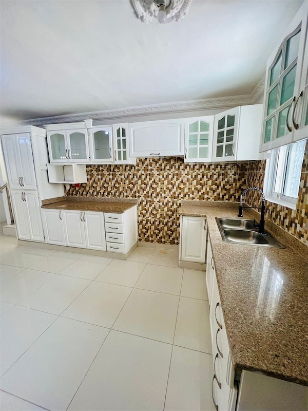 casas - Venta de hermosa casa próximo a la Charles de Gaulle Santo Domingo este  4
