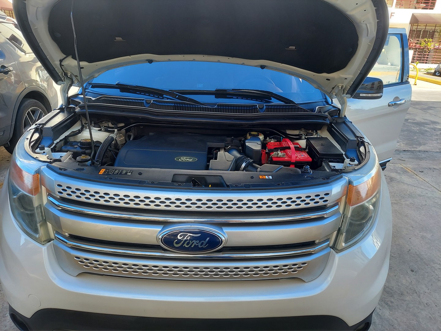 jeepetas y camionetas - Ford Explorer XLT 2014 excelente condiciones 1