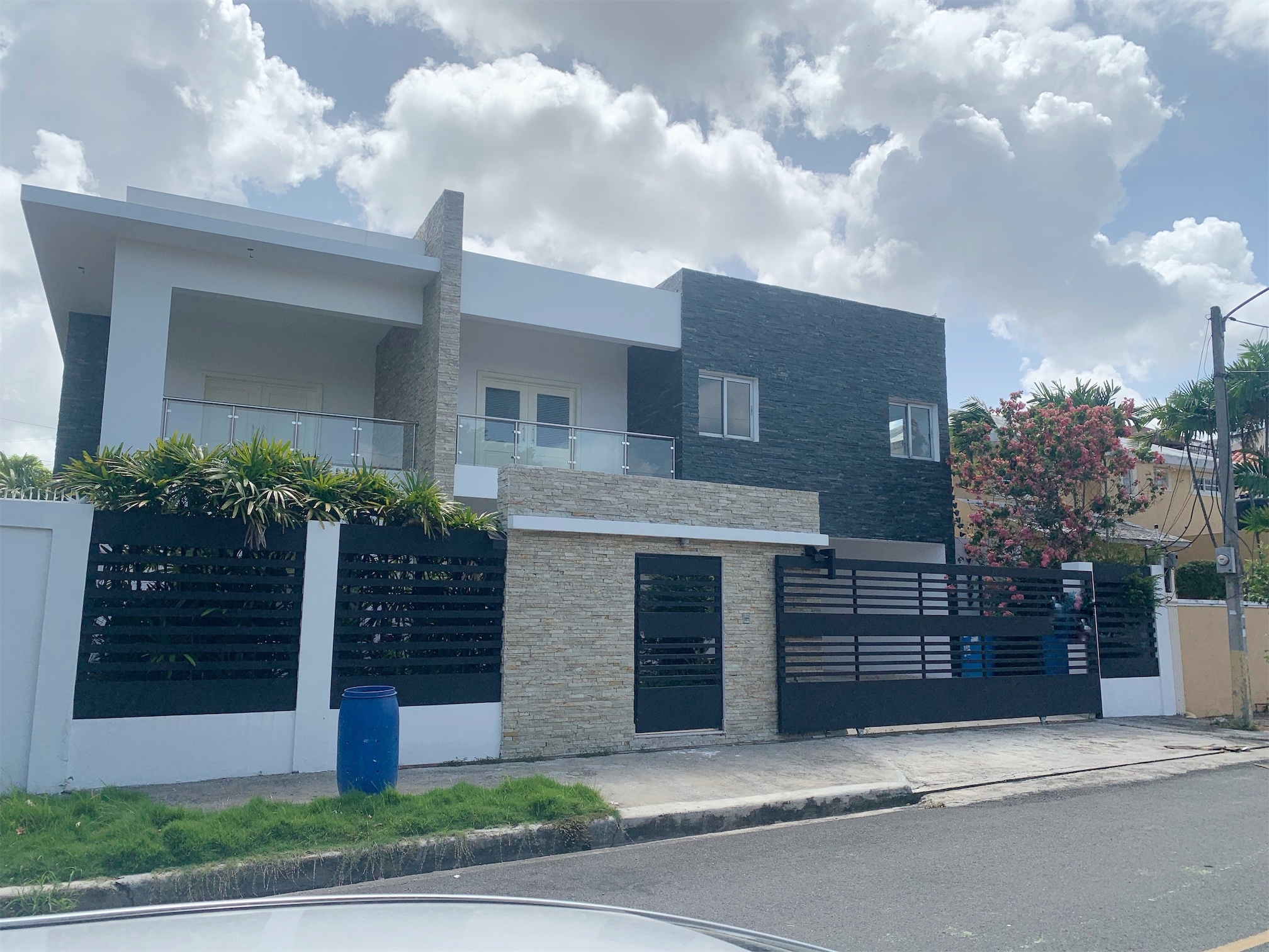 oficinas y locales comerciales - Propiedad en alquiler Prados  4