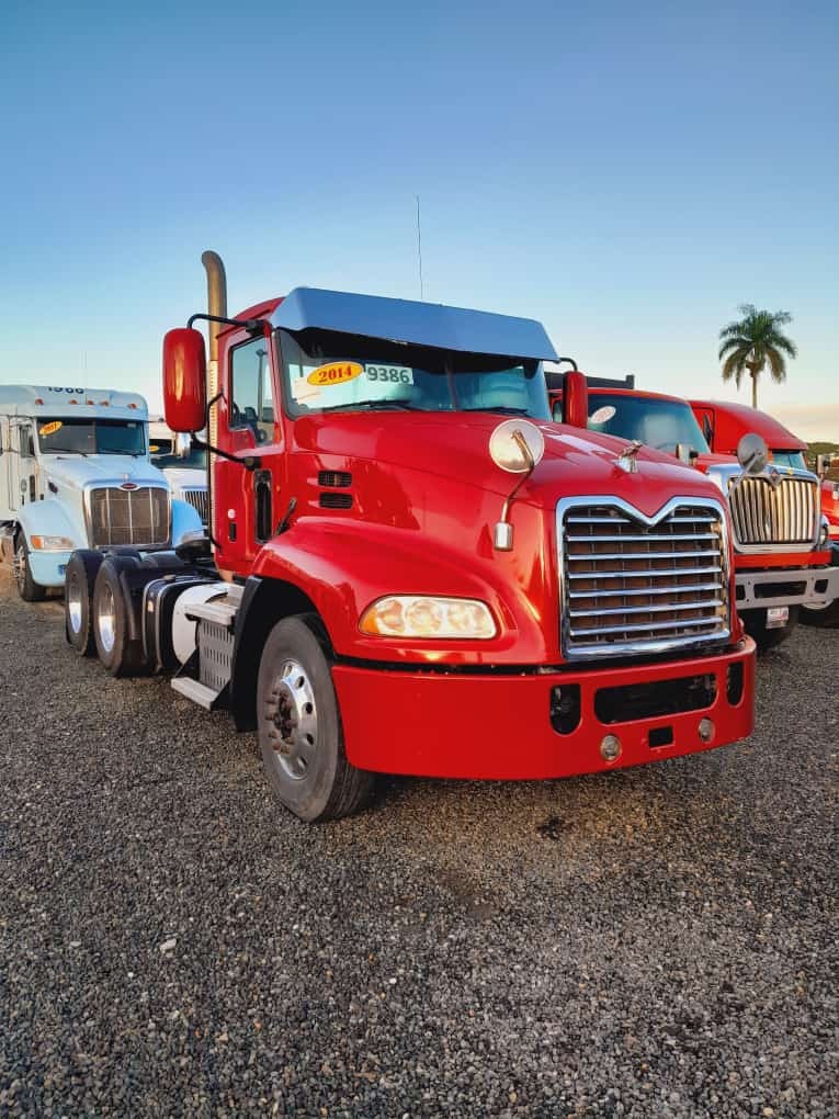 camiones y vehiculos pesados - MACK PINNACLE año 2014