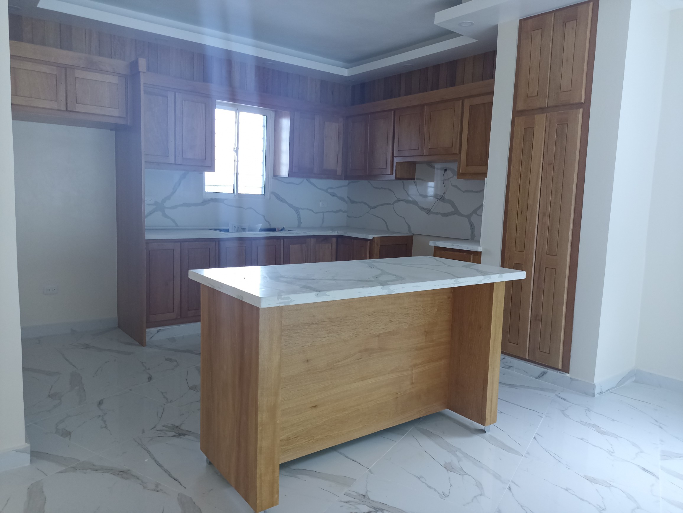 casas - Casa moderna bien ubicada en un residencial tranquilo cerca de todo . 2
