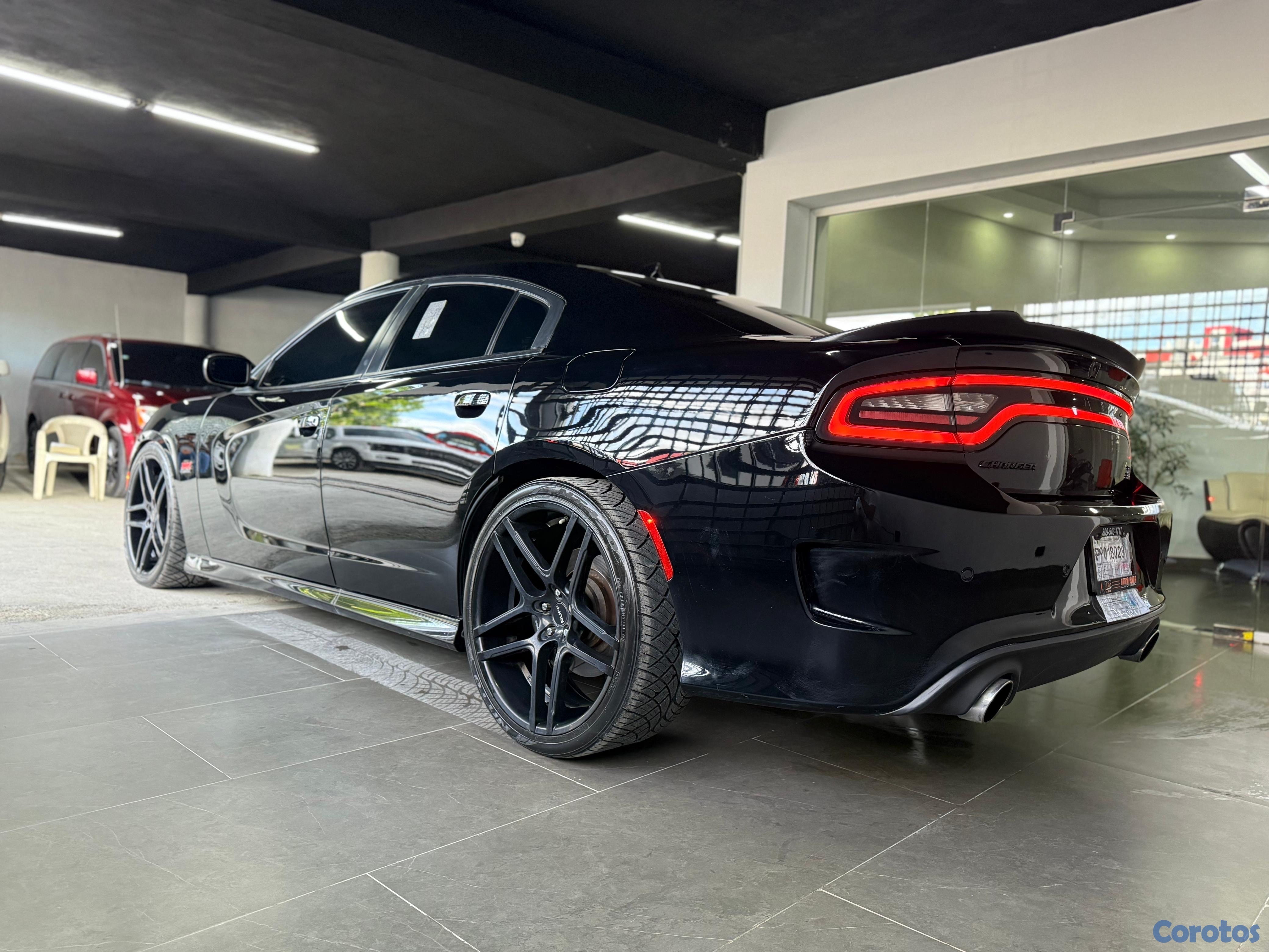 carros - Dodge Charger Scat Pack 2020 9