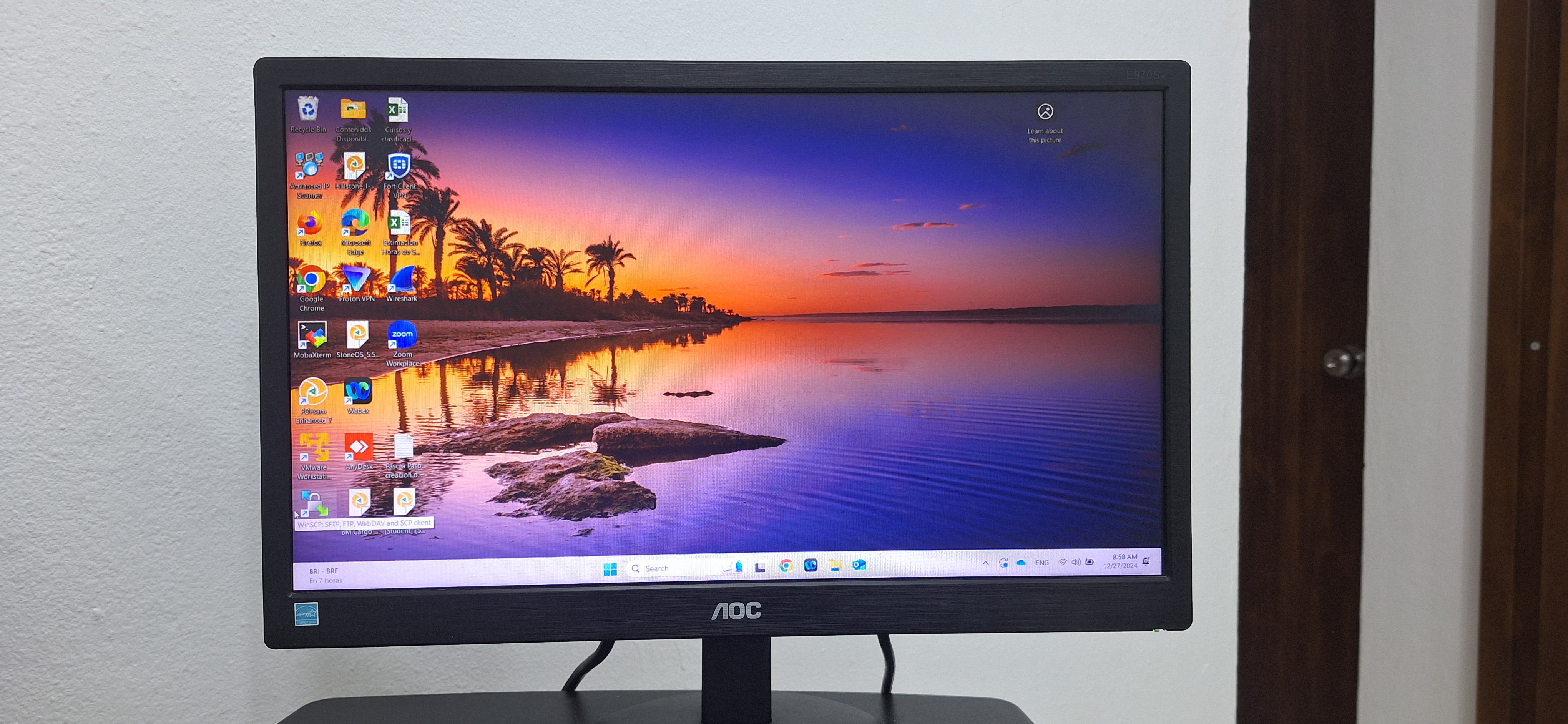 computadoras y laptops - LCD Monitor marca AOC modelo E970 de 18 pulgadas.

