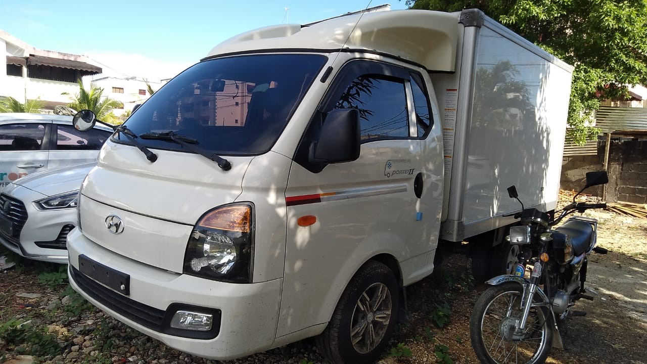 camiones y vehiculos pesados - HYUNDAI PORTER FRIGER 2018 BLANCO DESDE: RD$ 1,150,100.00 2