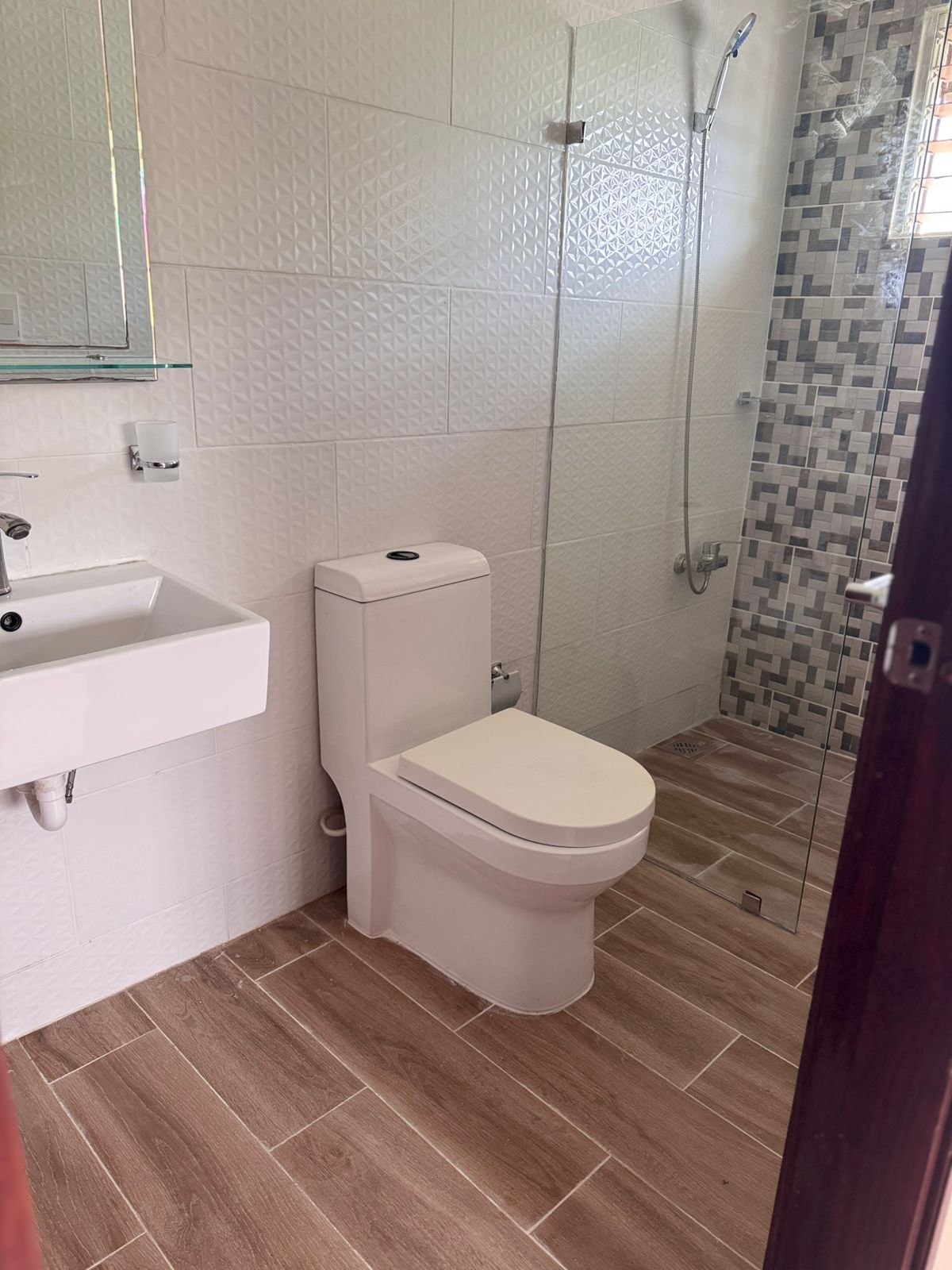 apartamentos -  SE ALQUILA APARTAMENTO EN LA AUTOPISTA DE SAN ISIDRO 5