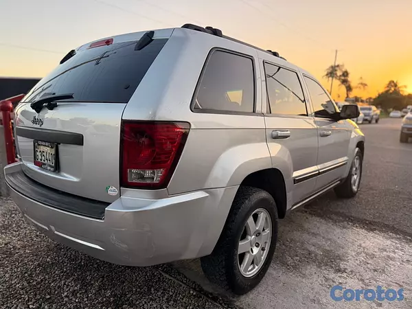 jeepetas y camionetas - Jeep Grand Cherokee Laredo 2009 6