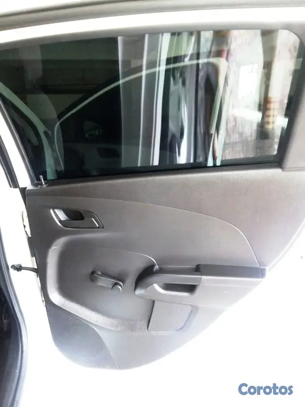 carros - Chevrolet Sonic LS Hatchback 2015 (Mecánico) 20