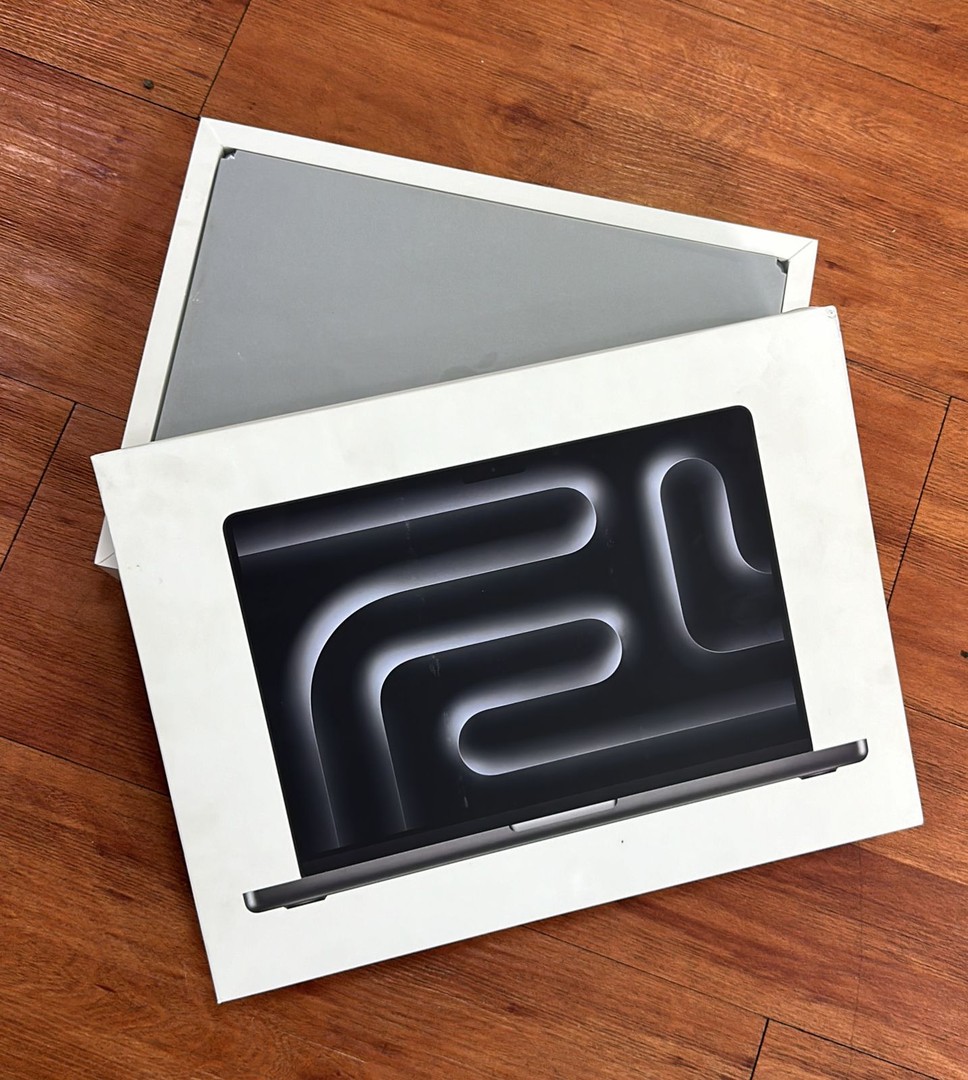 computadoras y laptops - MACBOOK PRO 2023 CHIP M3 PRO/1TB SSD/18GB RAM/ 14-INCH SPACE BLACK 