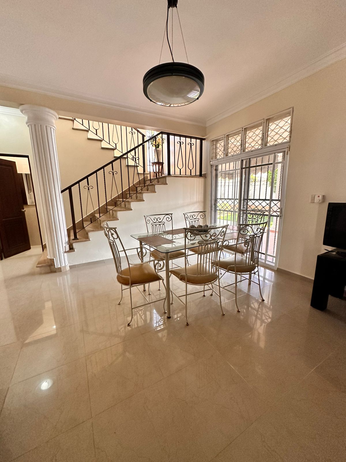 casas - CASA EN VENTA EN JARDINES DEL ESTE, SANTIAGO. 2