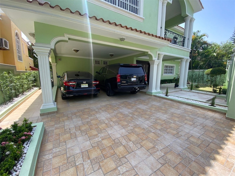 casas - Venta de casa en el Distrito Nacional arroyo hondo con 550mts y jacuzzi 0