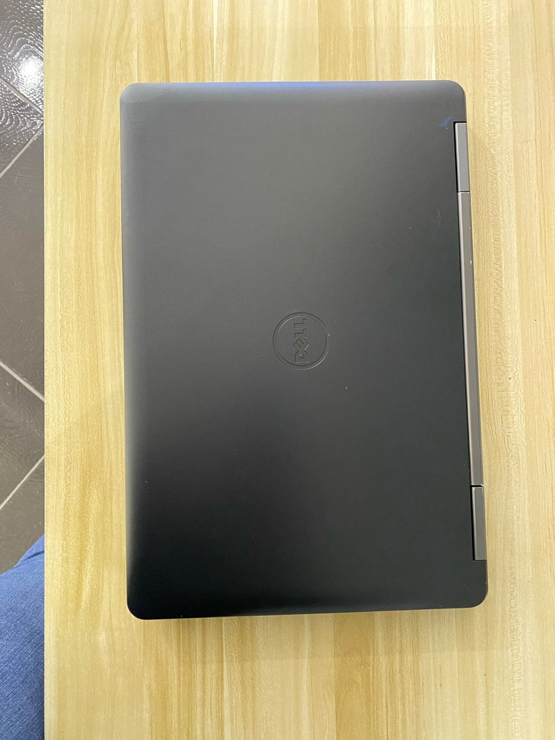 computadoras y laptops - Laptop Dell Latitude E5540
i3 4ta Gen. 1.9GHz
4gb ram 
500gb ssd

 5