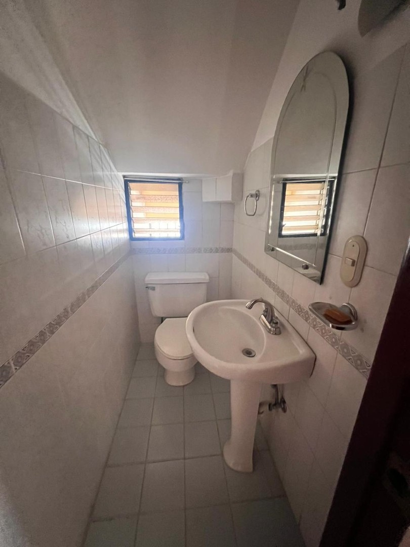 casas - Hermosa Casa en Proyecto Cerrado en La Española  3