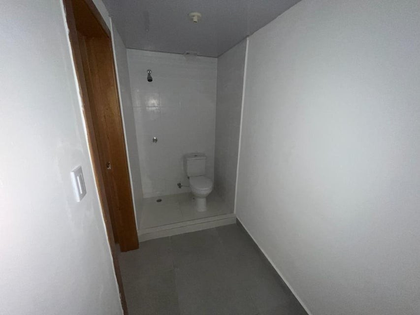 apartamentos - Apartamento en alquiler #24-565 piso alto, ascensor, excelente ubicación. 6