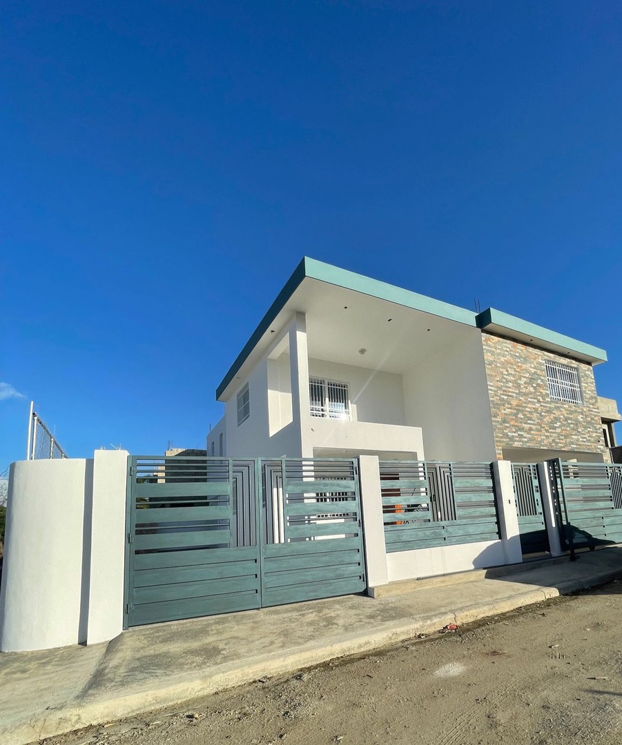casas - Lujosa Casa con Piscina en Proyecto Cerrado  0