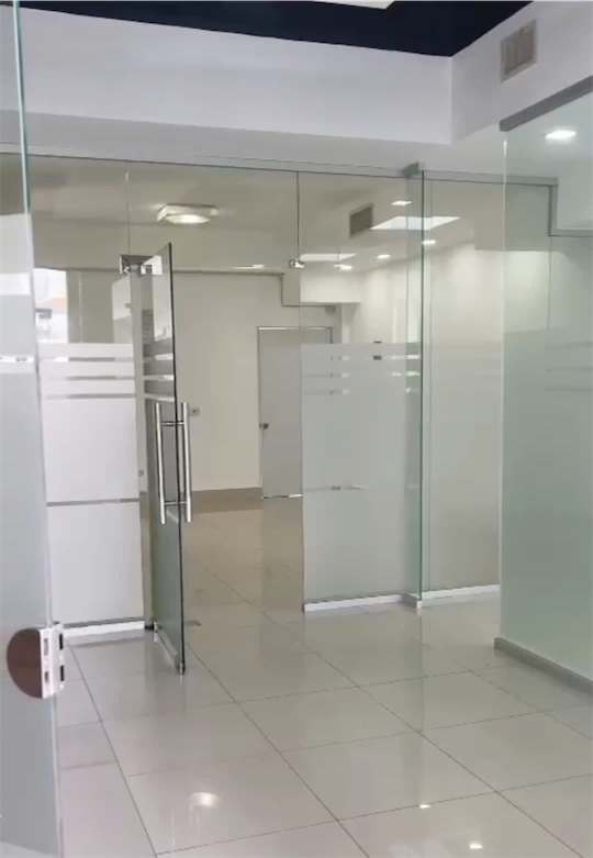 oficinas y locales comerciales - Local bella vista 50 m 1200 usd 1