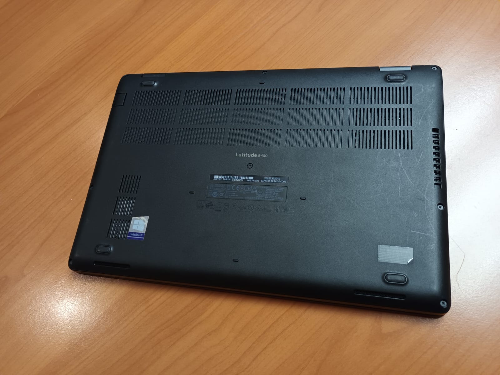 computadoras y laptops - Laptop Dell 5400 i5 de 8va Gen, 16GB Mem, 256 SSD 5