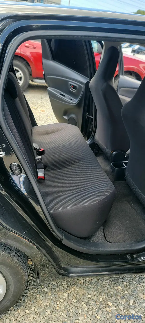 carros - TOYOTA VITZ  2019 4