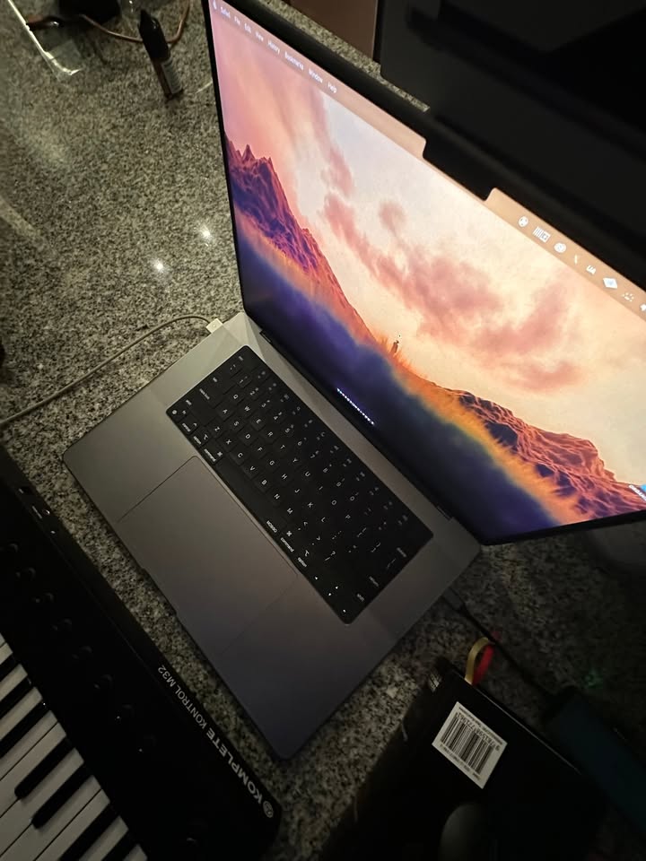 computadoras y laptops - MacBook Pro 16 M1 MAX, 32RAM, 1TB, 2021. 2