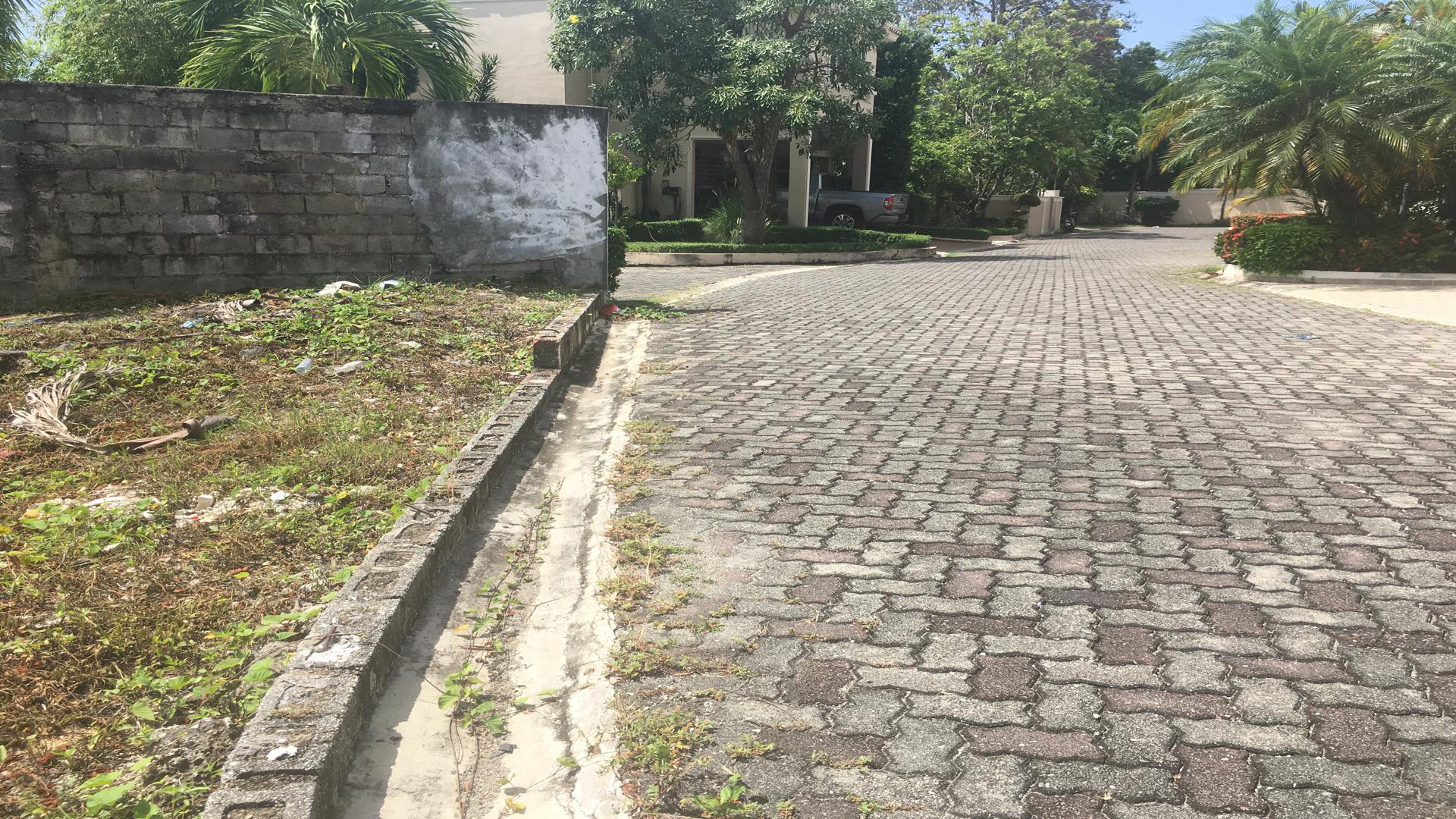 solares y terrenos - Terreno en VENTA en las Praderas de 1.058 m2 . 8