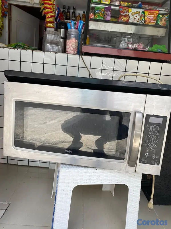 electrodomesticos - Microonda con extractor whirlpool  4