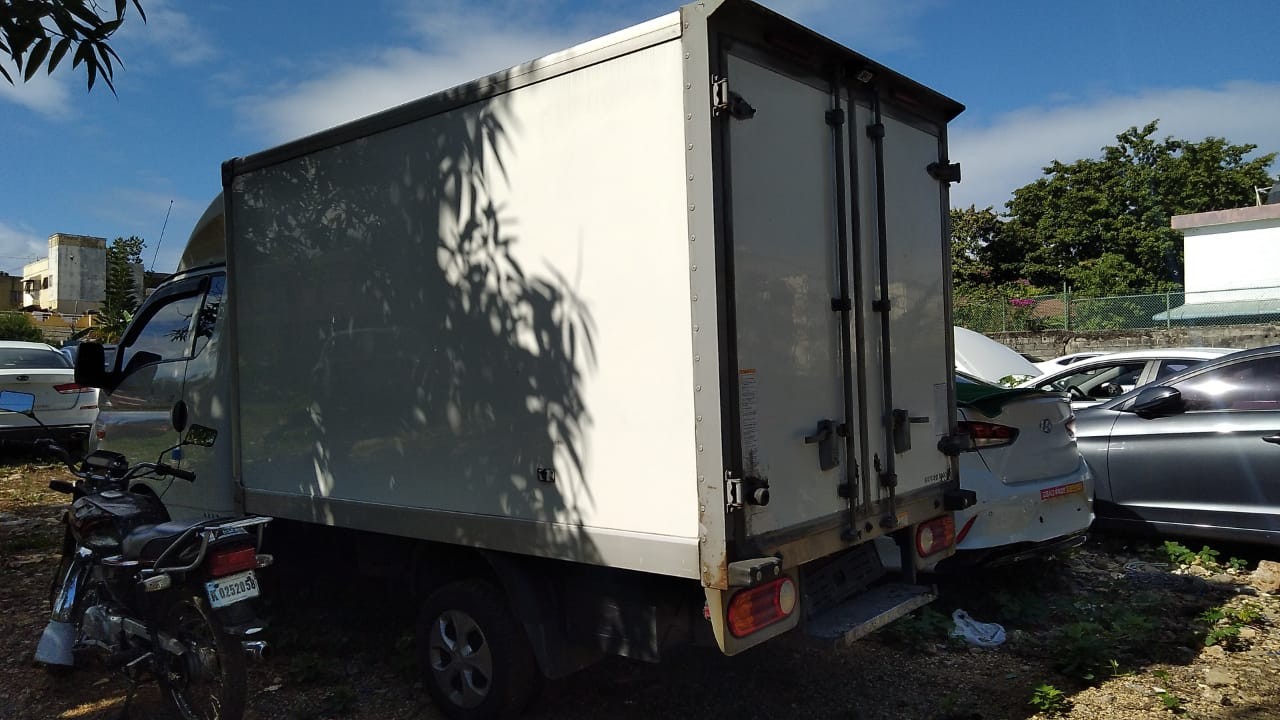 camiones y vehiculos pesados - HYUNDAI PORTER FRIGER 2018 BLANCO DESDE: RD$ 1,150,100.00 6
