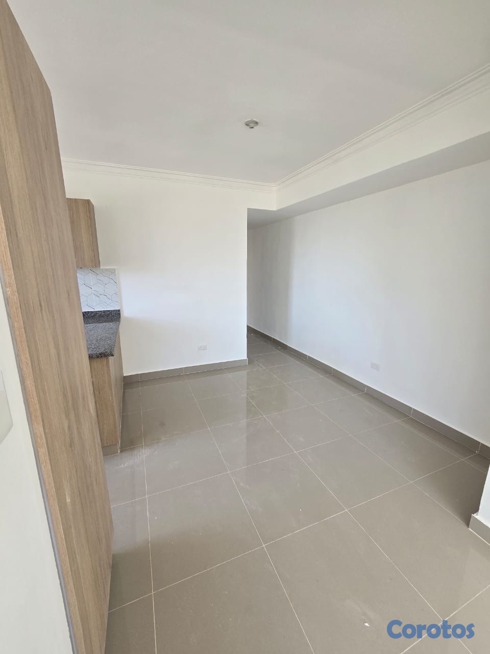 apartamentos - vendo piso 4 independencia Miramar tres hab balcón dos baños parqueo techado  2