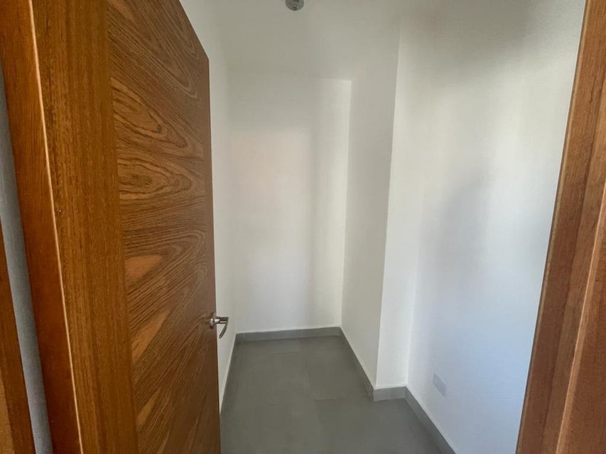 apartamentos - Apartamento en alquiler #24-565 piso alto, ascensor, excelente ubicación. 3