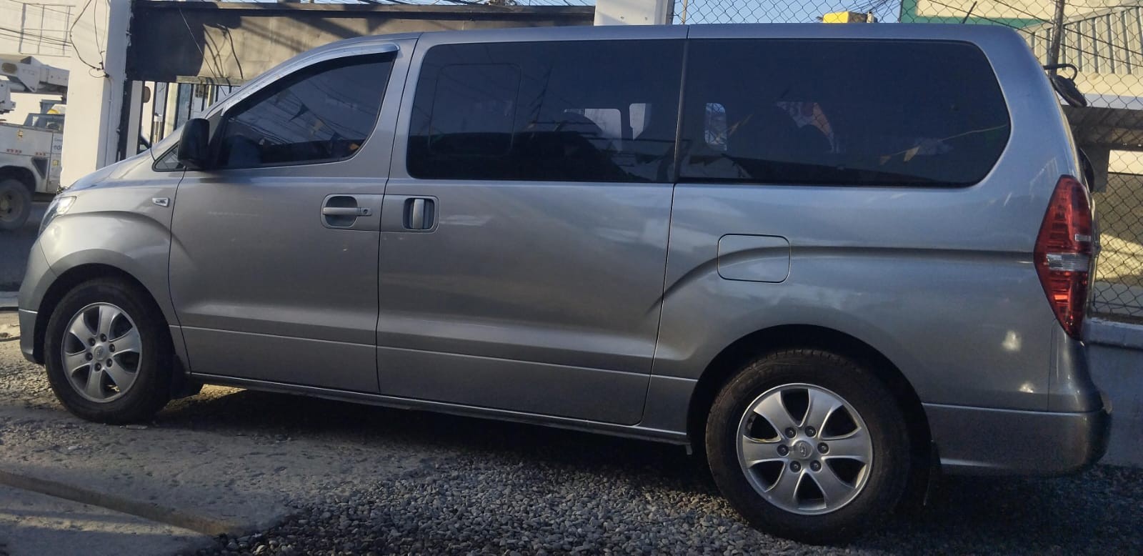 jeepetas y camionetas - HYUNDAI GRAND STAREX 2018 GRISDESDE: RD$1.450.100 2