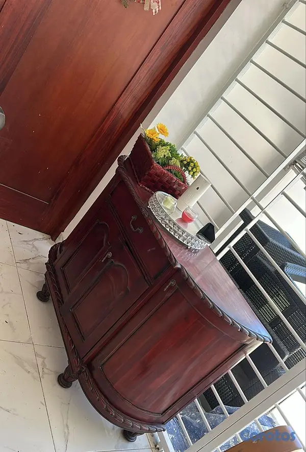 muebles y colchones - Credenza amplia y elegante en caoba 3